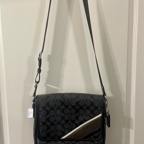 Brand New!!  Coach Messenger/Crossbody Bag - Picture 3 of 8